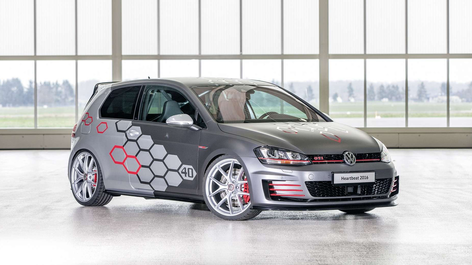 Les apprentis Volkswagen enlèvent la bâche - Actu Auto